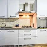 Antony By Interhome * Rosapineta