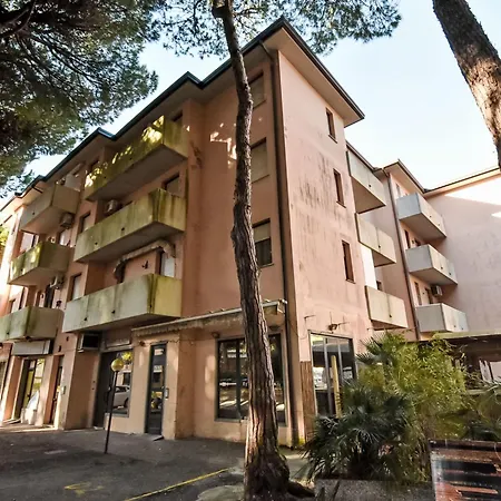 Antony By Interhome * Rosapineta